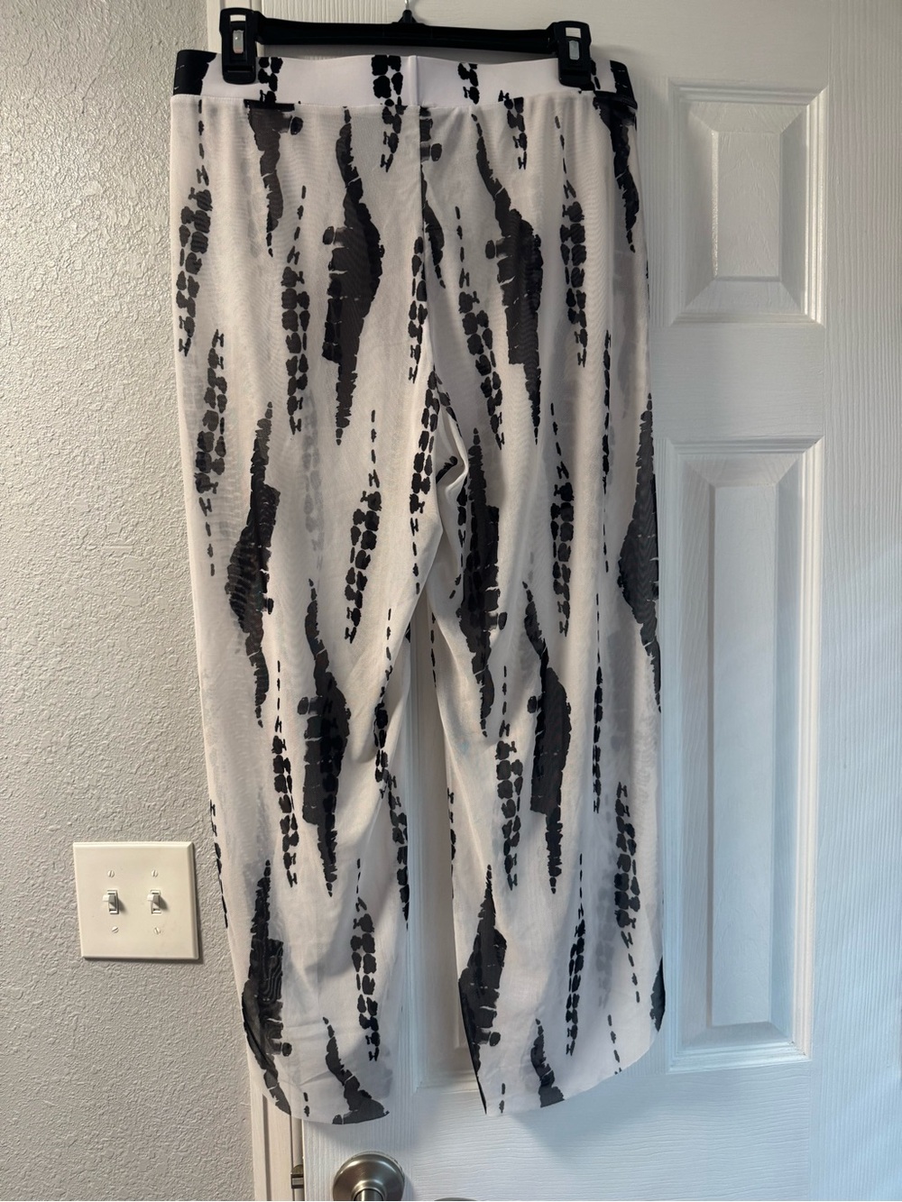 Black & White Tie-Dye 3 piece Bathing Suit Set, Size XL. - Picture 9 of 9
